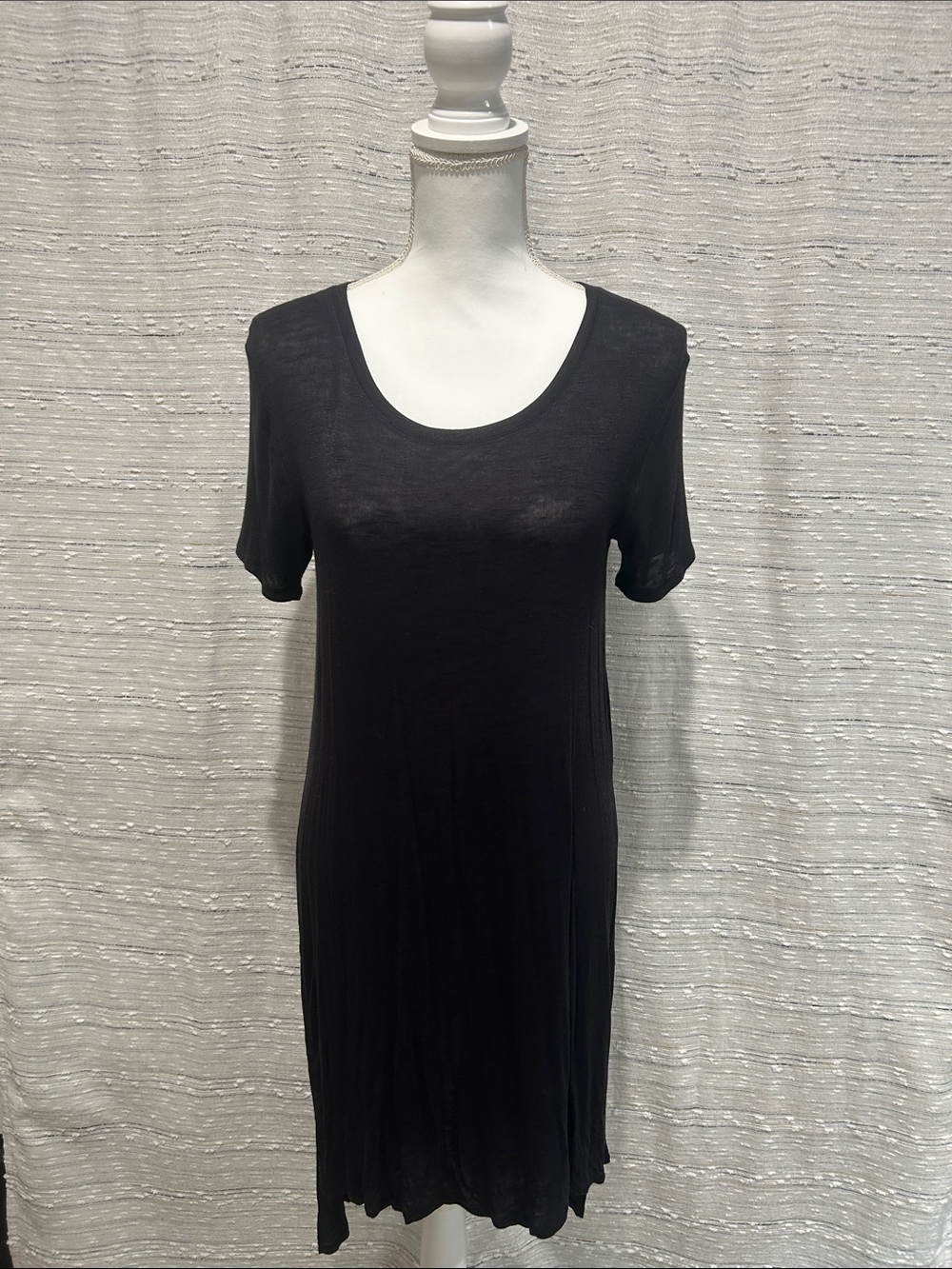 Eyeshadow Black Short Sleeve Scoop Neck Tunic - Picture 2 of 7